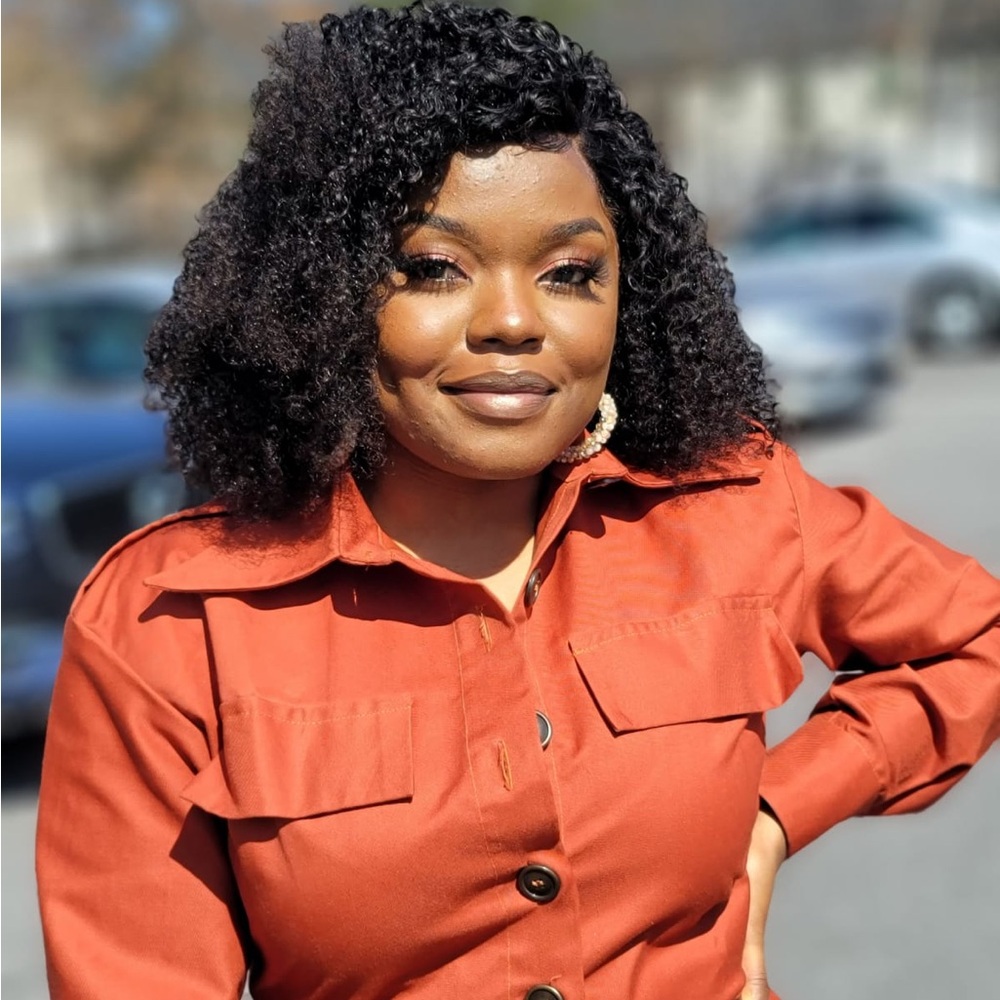 Meet your Posher, Larissa-grace